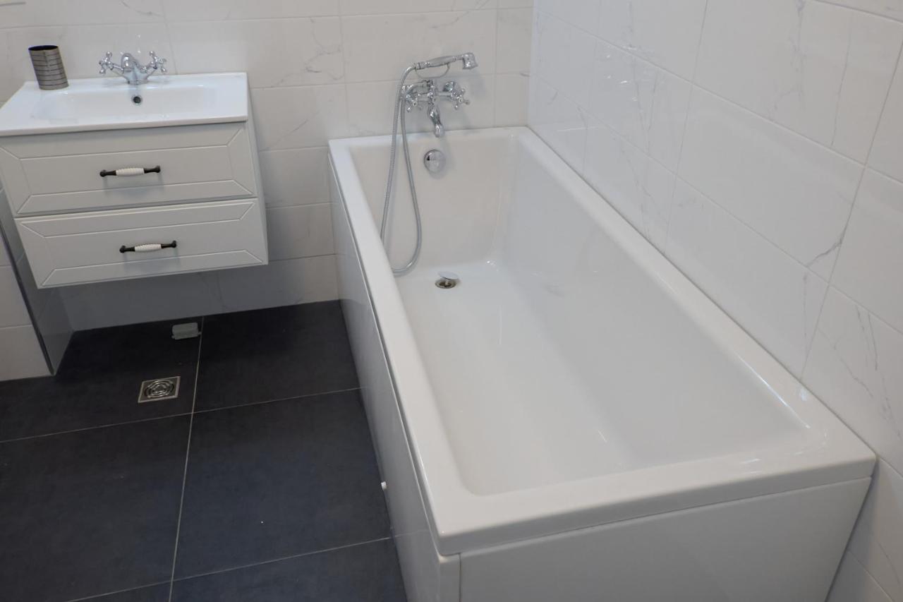 City Center Accomodation - 101 雷希察 外观 照片